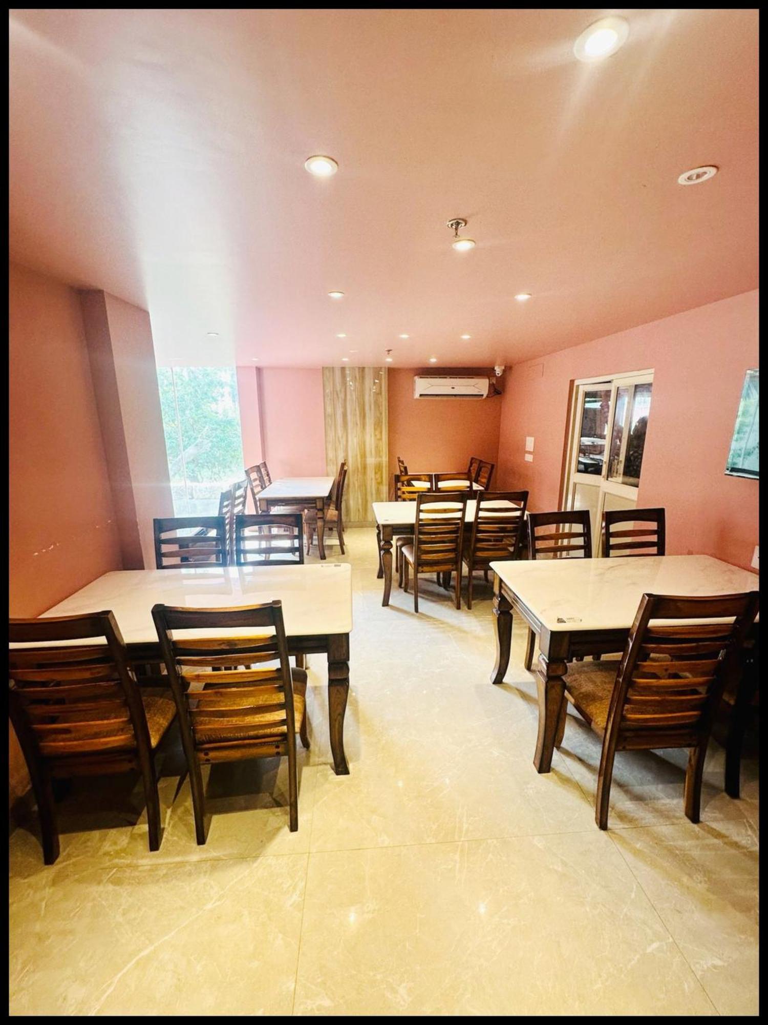Turtle A Boutique ! -near-golden-sea-beach-and Temple-with-lift-wifi-restaurant-parking Facilities-newly Decorated Room-with-prime-location - Seller In 4*