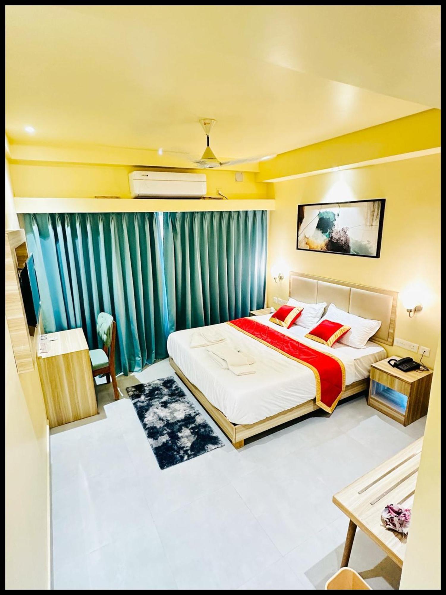 Hotel Turtle A Boutique ! -near-golden-sea-beach-and Temple-with-lift-wifi-restaurant-parking Facilities-newly Decorated Room-with-prime-location - Seller In 4*