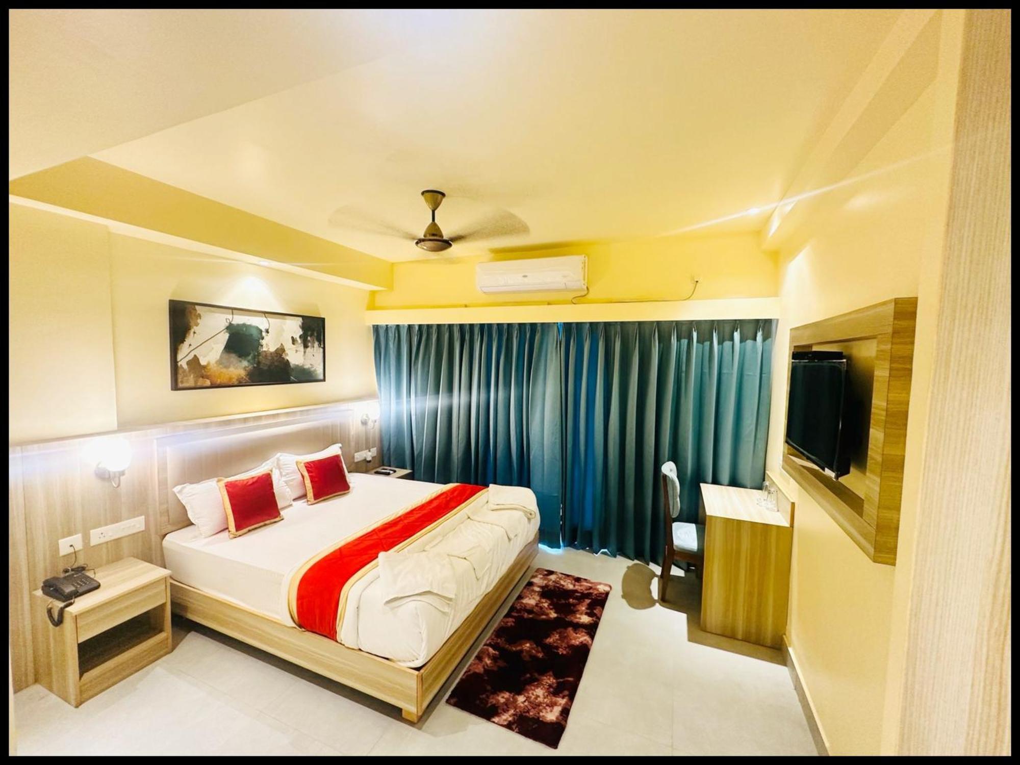 Turtle A Boutique ! -near-golden-sea-beach-and Temple-with-lift-wifi-restaurant-parking Facilities-newly Decorated Room-with-prime-location - Seller In Hotel 4*