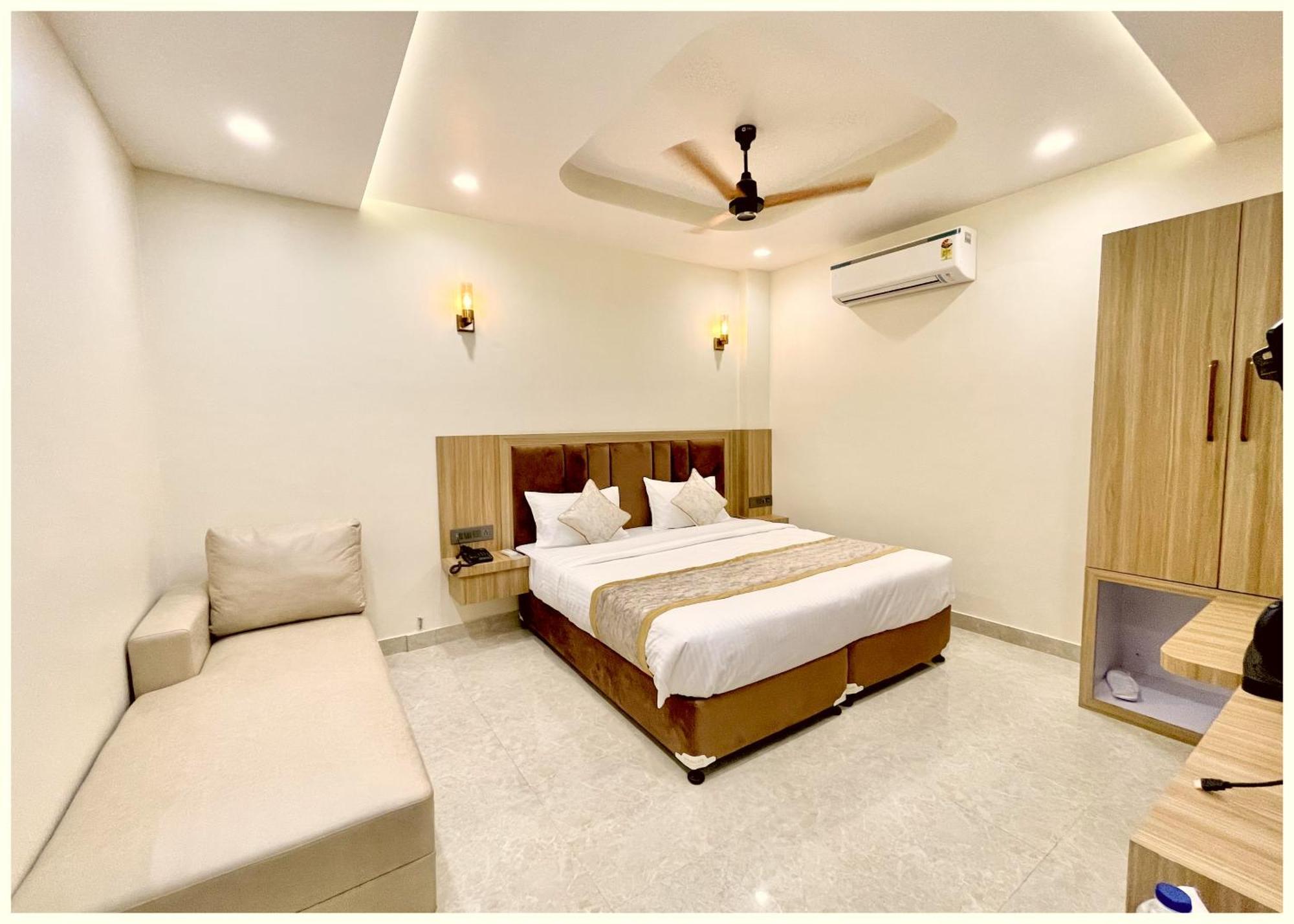 Hotel Turtle A Boutique ! -near-golden-sea-beach-and Temple-with-lift-wifi-restaurant-parking Facilities-newly Decorated Room-with-prime-location - Seller In