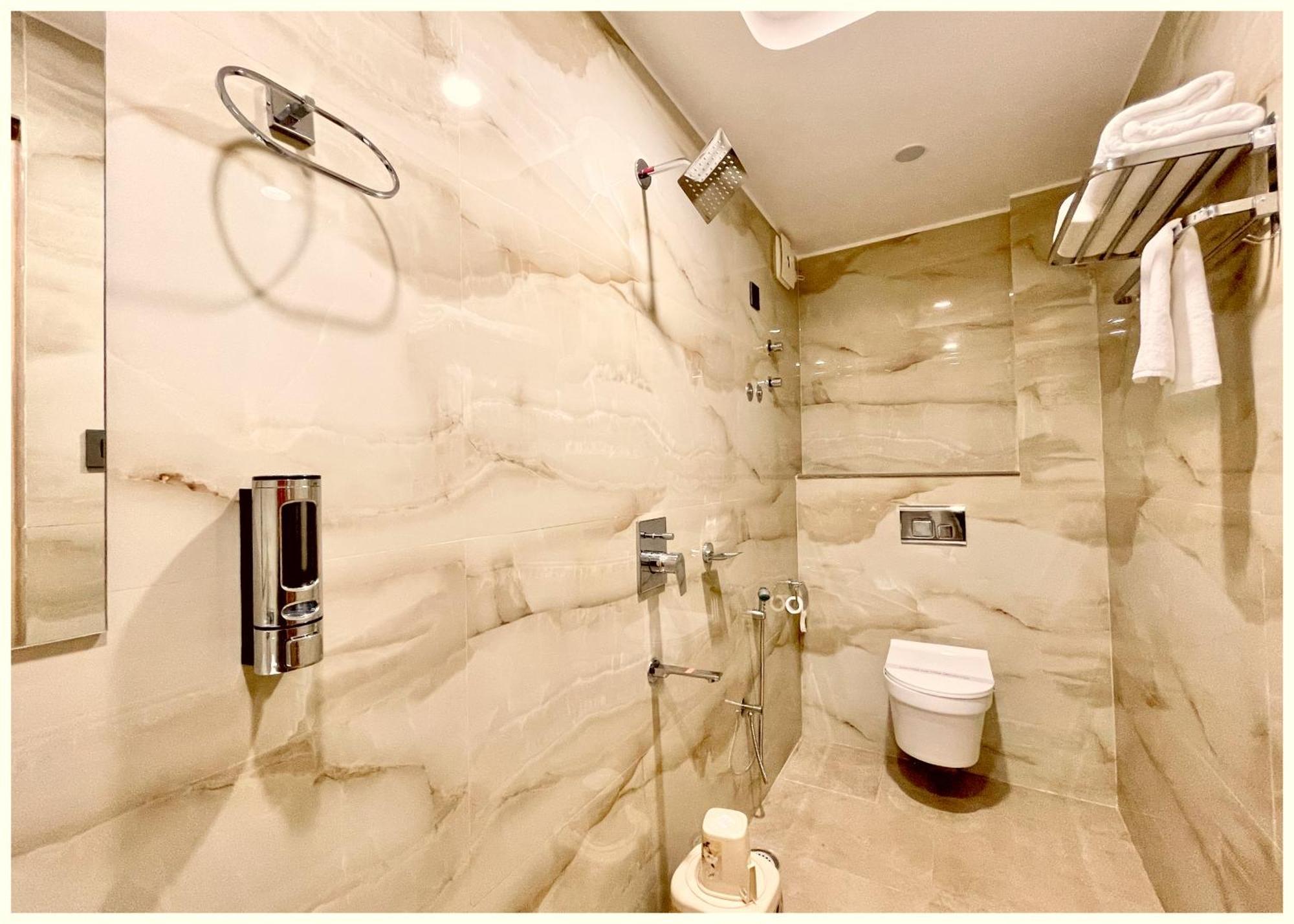 Turtle A Boutique ! -near-golden-sea-beach-and Temple-with-lift-wifi-restaurant-parking Facilities-newly Decorated Room-with-prime-location - Seller In Hotel Puri